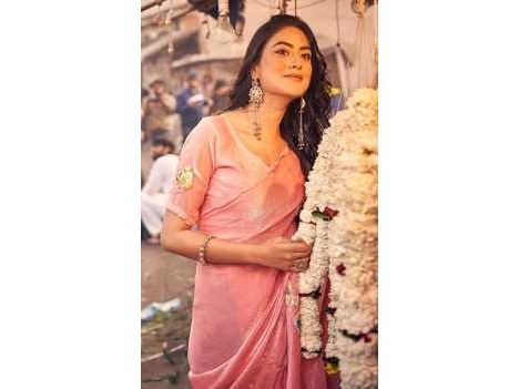 Blush Petal Floral Appliqué Saree | Scalloped Border with Matching Blouse Piece | Festive & Daytime Wear