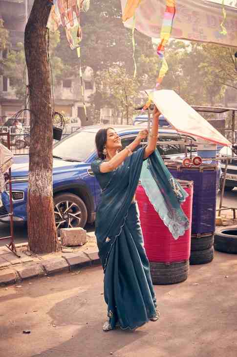 Peacock Teal Elegant Silk Saree with Traditional Motifs